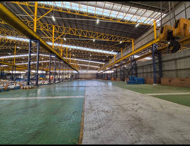 3,240M² FACTORY TO LET IN ROODEKOP